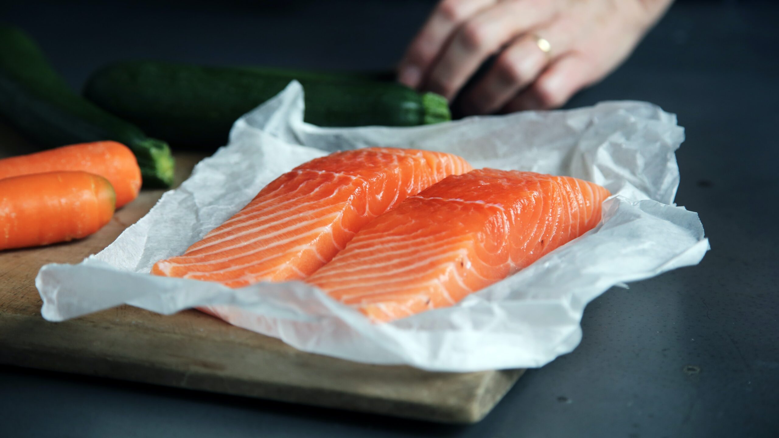 РЫБНЫЙ МИФ: советуем тем, кто ругает цену за килограмм рыбы, посмотреть на ценник упаковки поменьше
