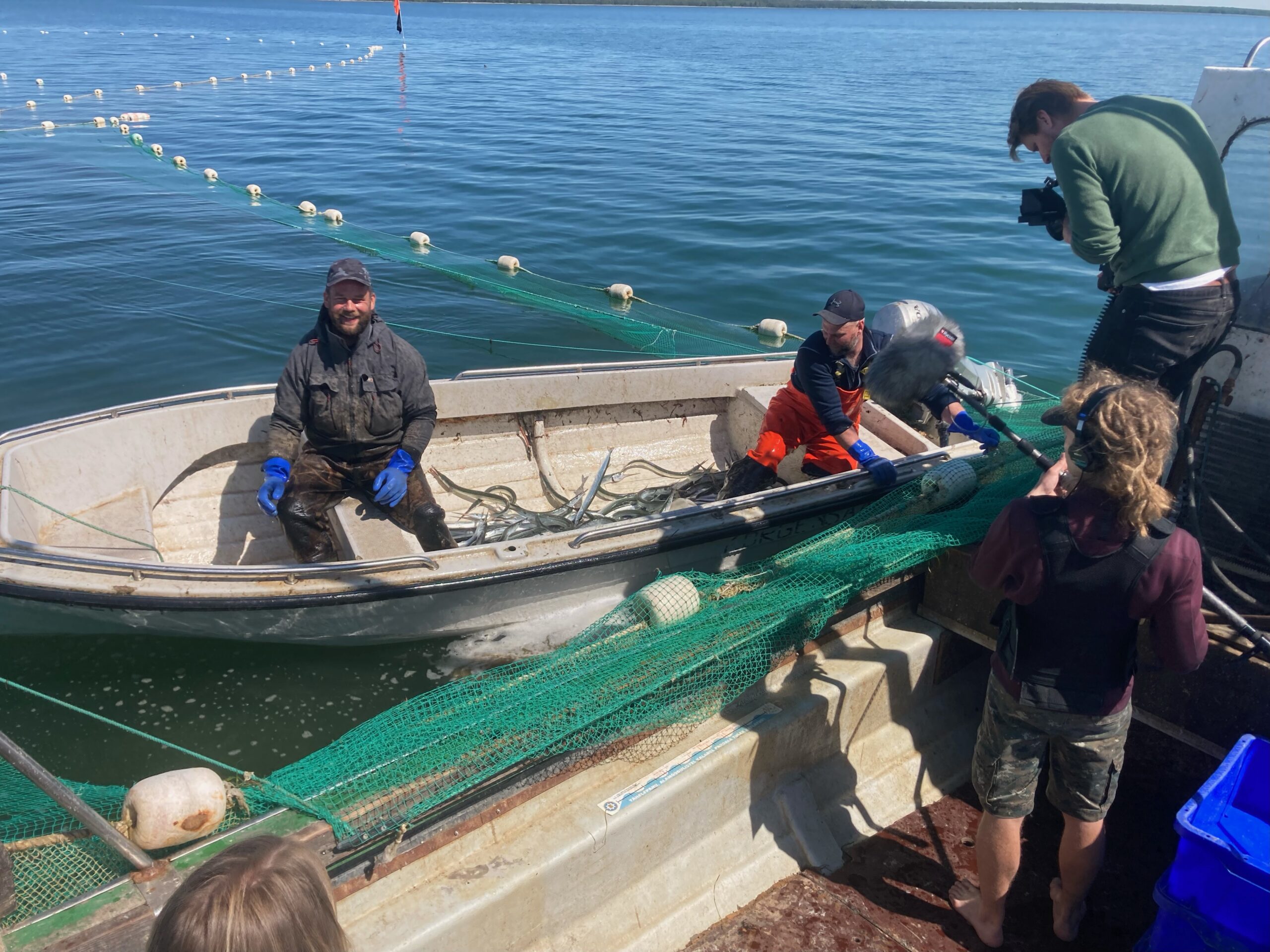 Lapsest saati tuulehaugi püüdnud kalamehed jagavad püüginippe